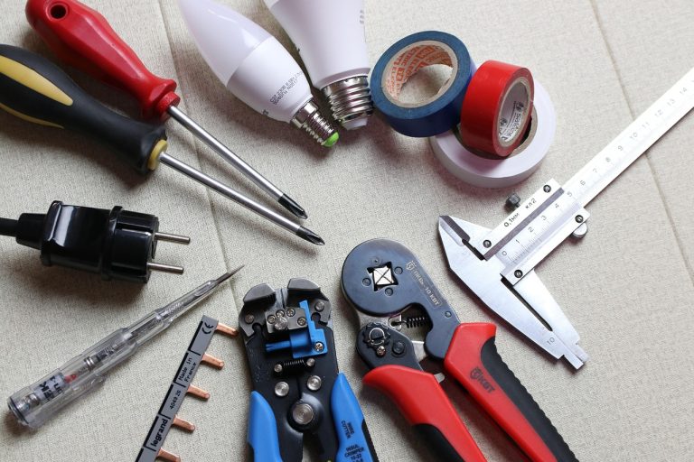 Unde pot lucra dupa un curs de electrician?